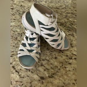 Bare trap Sammie sandals size 6.5